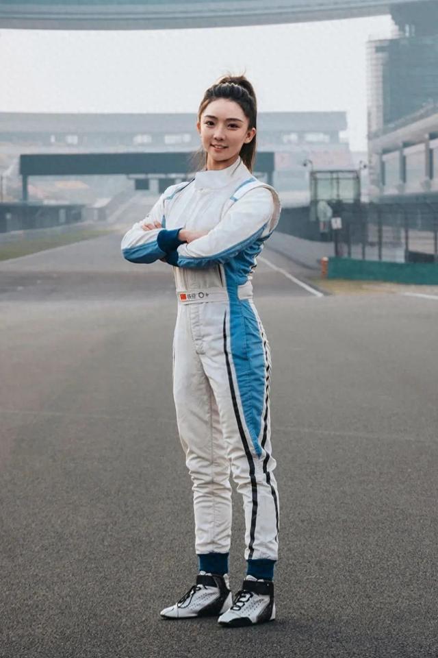 熊猫体育资讯：中国首位女车手闯入F1赛道女性亦可享受飞驰人生(图1)